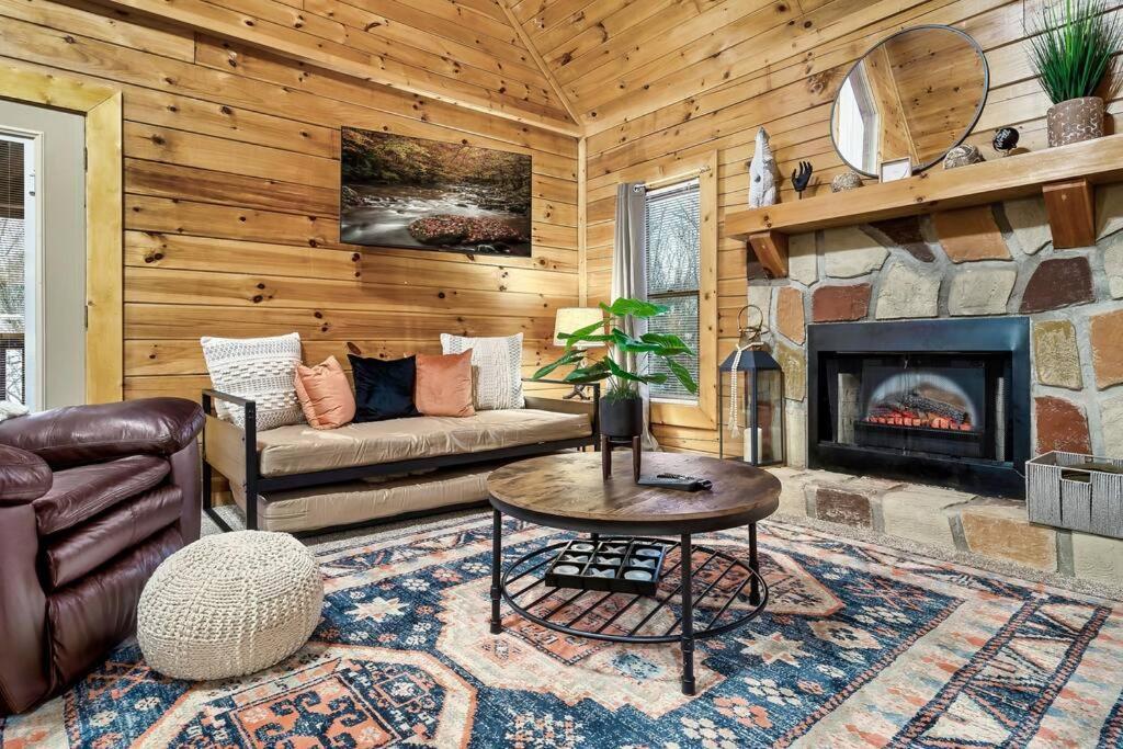 Cabin With New Hot Tub, Near Dollywood .2Bd.2Ba.Sleeps6.Bbq سيفيرفيل المظهر الخارجي الصورة