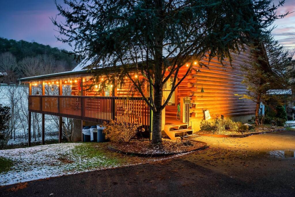 Cabin With New Hot Tub, Near Dollywood .2Bd.2Ba.Sleeps6.Bbq سيفيرفيل المظهر الخارجي الصورة