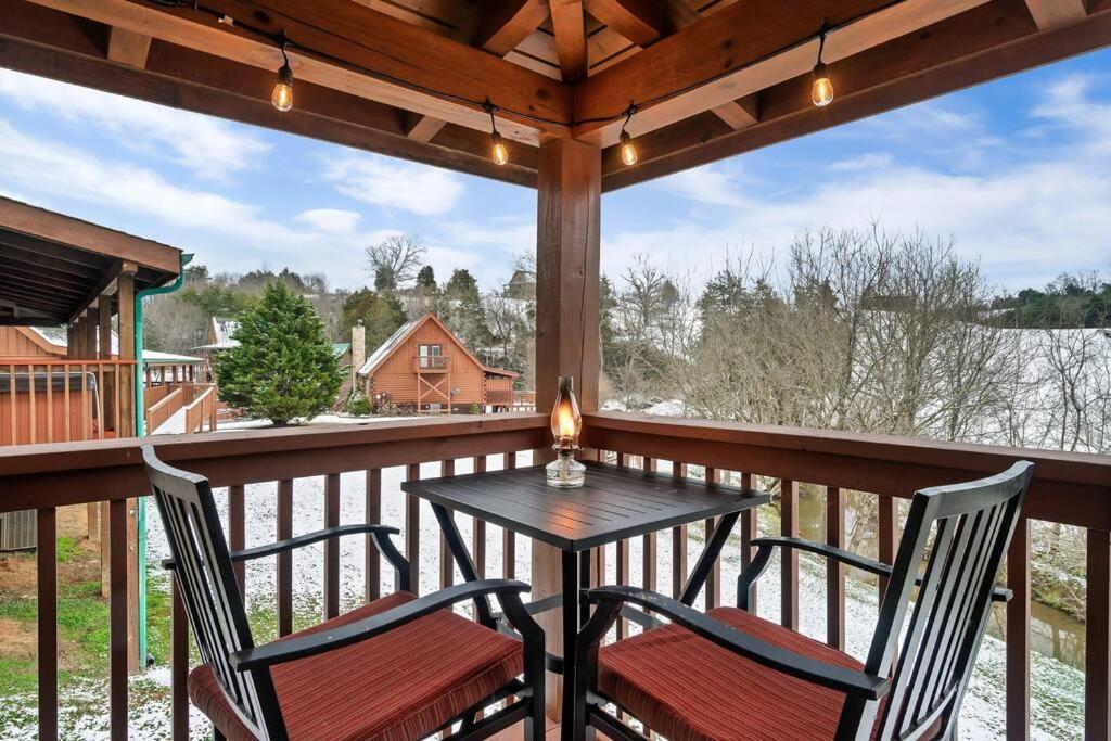 Cabin With New Hot Tub, Near Dollywood .2Bd.2Ba.Sleeps6.Bbq سيفيرفيل المظهر الخارجي الصورة