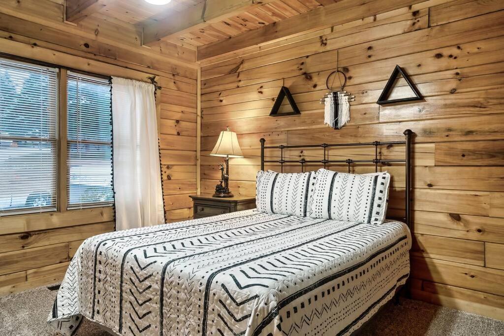 Cabin With New Hot Tub, Near Dollywood .2Bd.2Ba.Sleeps6.Bbq سيفيرفيل المظهر الخارجي الصورة