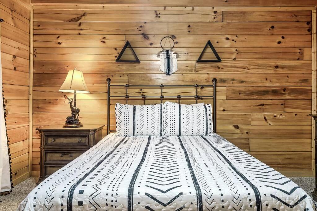 Cabin With New Hot Tub, Near Dollywood .2Bd.2Ba.Sleeps6.Bbq سيفيرفيل المظهر الخارجي الصورة